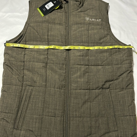 ARIAT Insulated Vest - Picture 6 of 16